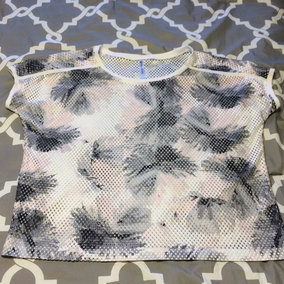 Fabletics floral mesh top - Picture 2 of 5